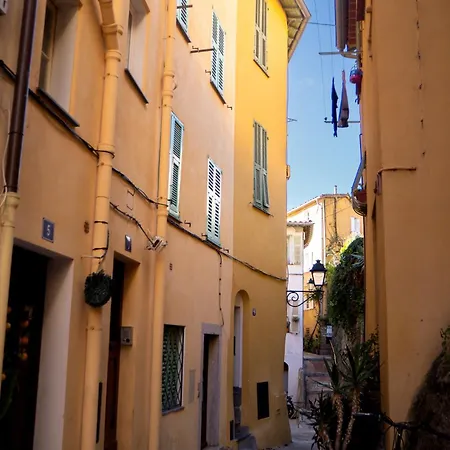 Vieux Grand Studio Ensoleille Apartamento Menton